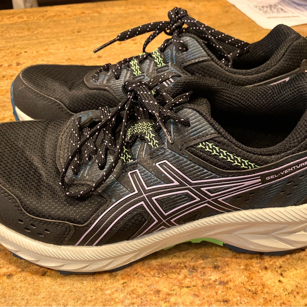 ASICS’s venture 9 gel shoe.
